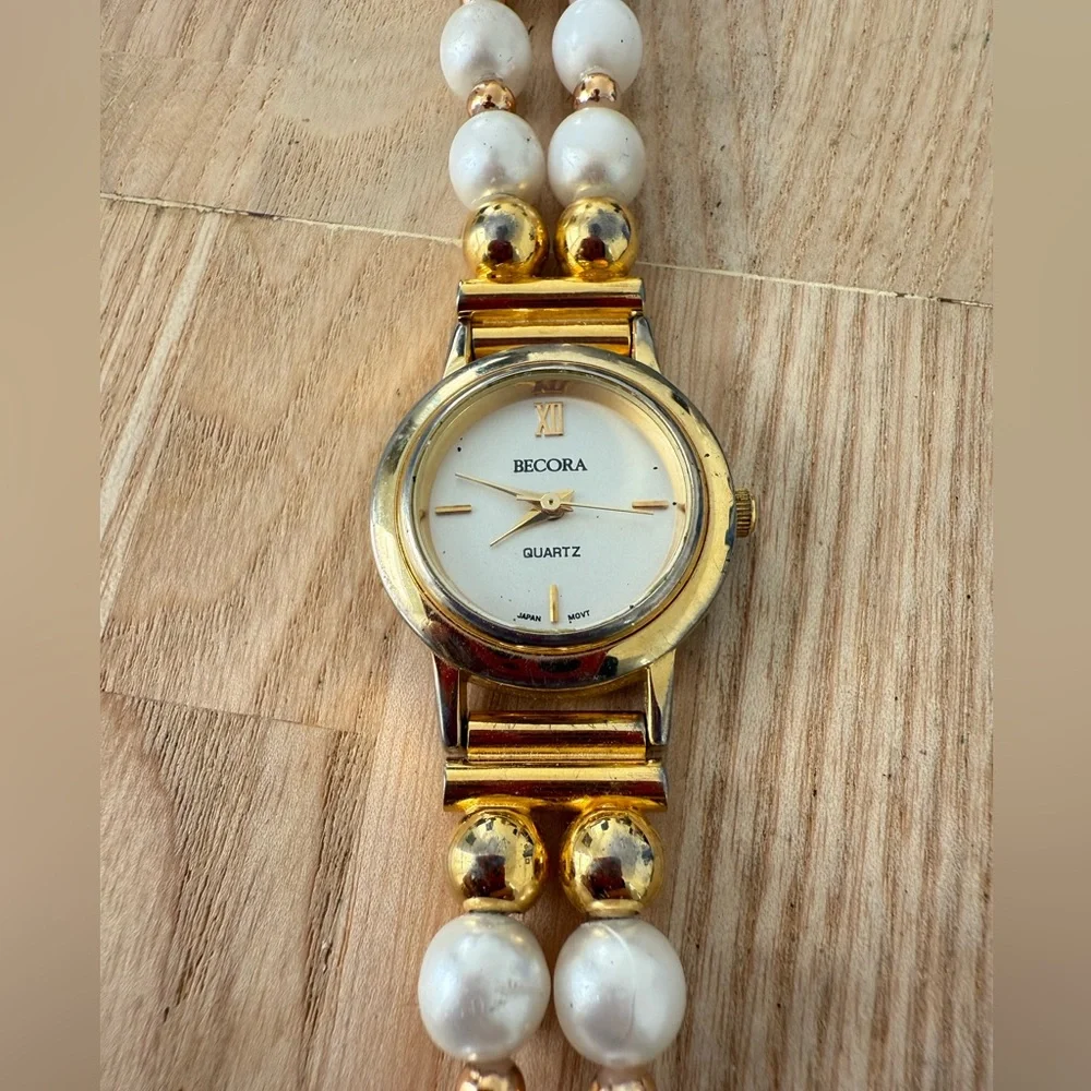 Vintage becora ladies gold tone fashion pearl bracelet watch NEW BATTERY